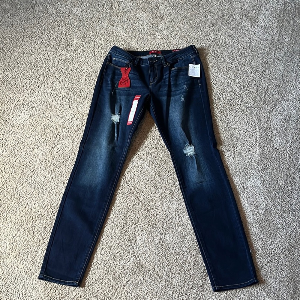 NWT - Guess Curvy Skinny jeans - distorted look (slight) size 32 medium 😍
